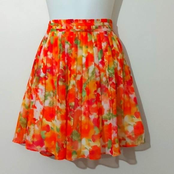 Forever 21 Dresses & Skirts - Forever 21 Pleated Floral Miniskirt